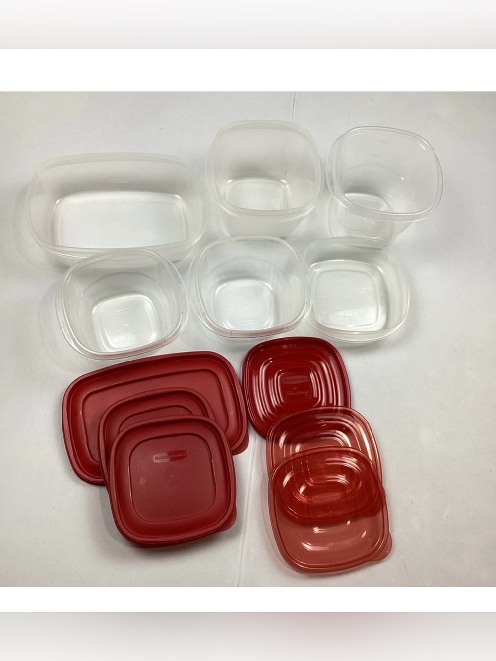 12 Piece Rubbermaid Containers (6 containers with 6 lids)